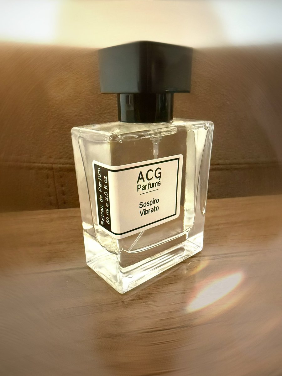 Sospiro Vibrato… bilen bilir 😉 Tygar ailesinden ilhamlı ama çok daha sofistike, komplike ve dengeli. 🌿 Daha yeşil, daha az saldırgan %21 esans oranıyla bile etkileyici.
%28 esans oranıyla demlemeye aldım, sonuçları merakla bekliyorum. Yorumlar gelecek…
#parfümyapımı #parfüm