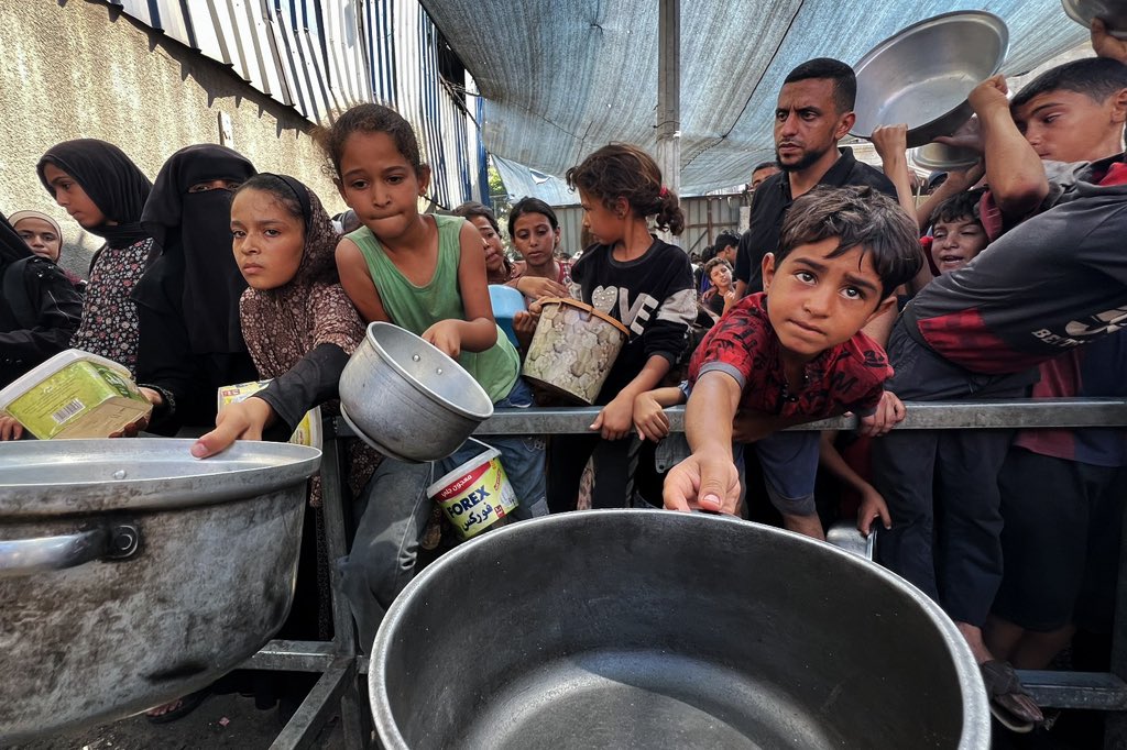 AbujomaaGaza's tweet image. For the fifth day, Israeli occupation authorities have not allowed any aid or food to Gaza