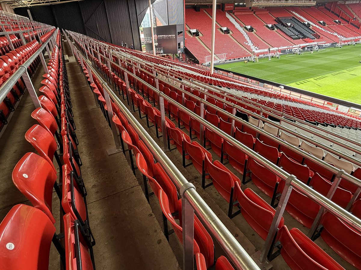 sufc_fab's tweet photo. Great to see lots of Blades visiting the Kop tonight to look at safe standing. Fun to hear people’s stories and memories of their time on the Kop, and keeping our fingers crossed there are plenty more good times just around the corner! 🤞

⚔️🔴⚪️⚫️⚔️

#sufc #twitterblades https://t.co/uVkYkOFwjD