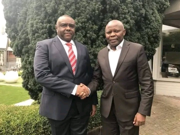 TribuneXpress1's tweet photo. 🔴#RDC Le #MLC de Jean-Pierre Bemba a demandé à tous ses députés de #signer la pétition contre Vital #Kamerhe, et presque tous ont suivi. Ça chauffe à l’Assemblée nationale! (#Jeune_Afrique) https://t.co/nhNjLQKIR0