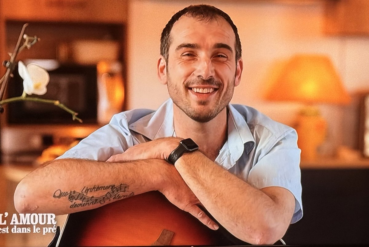 Shackam's tweet photo. On a trouvé encore mieux que le fameux tatouage « Only god can judge me » 
#ADP #ADP2025 #M6 https://t.co/GJYNc1JUqi
