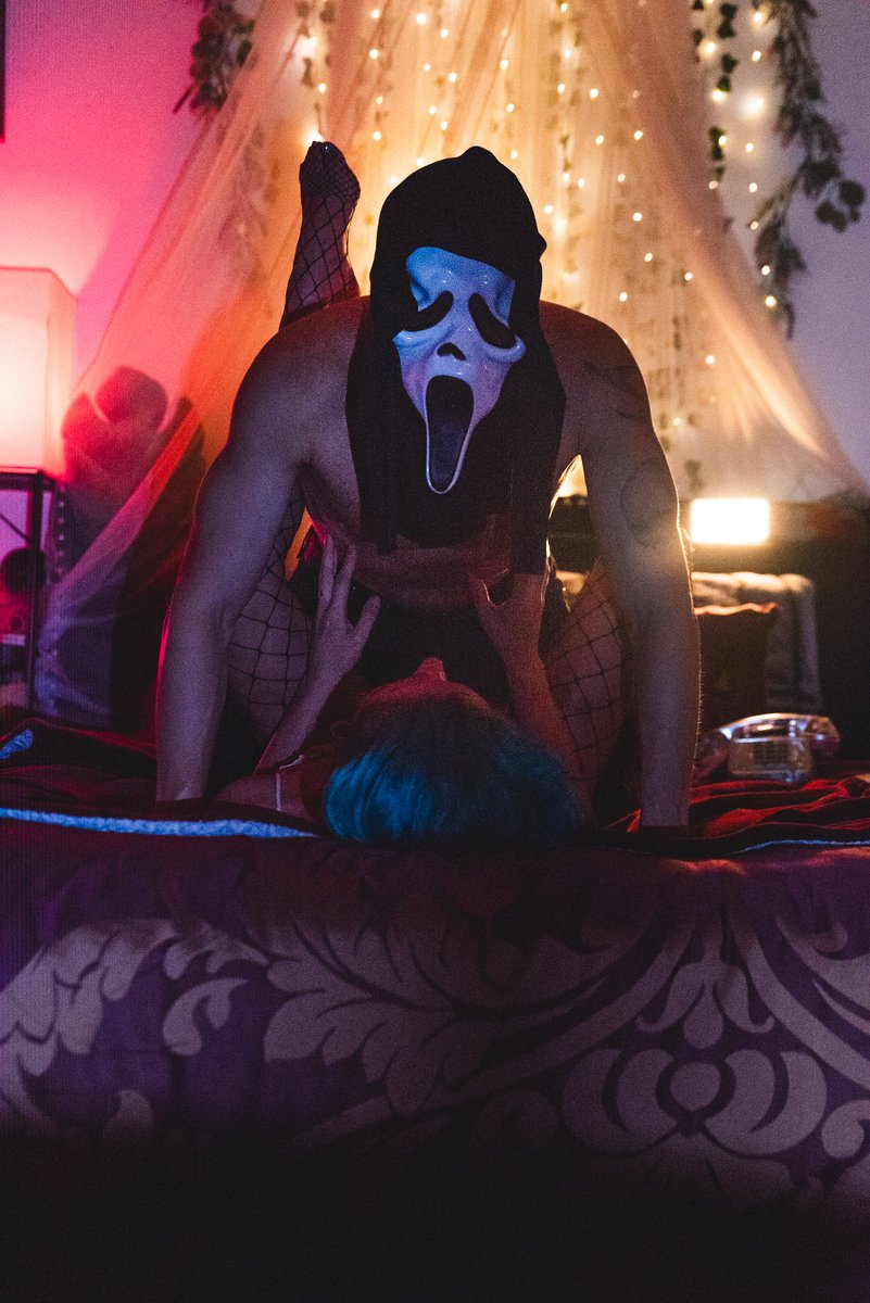 FitFornicator's tweet image. Looking for other creators who want to collab on some Halloween porn?