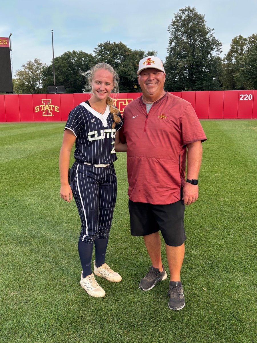 Megan Treu tweet media