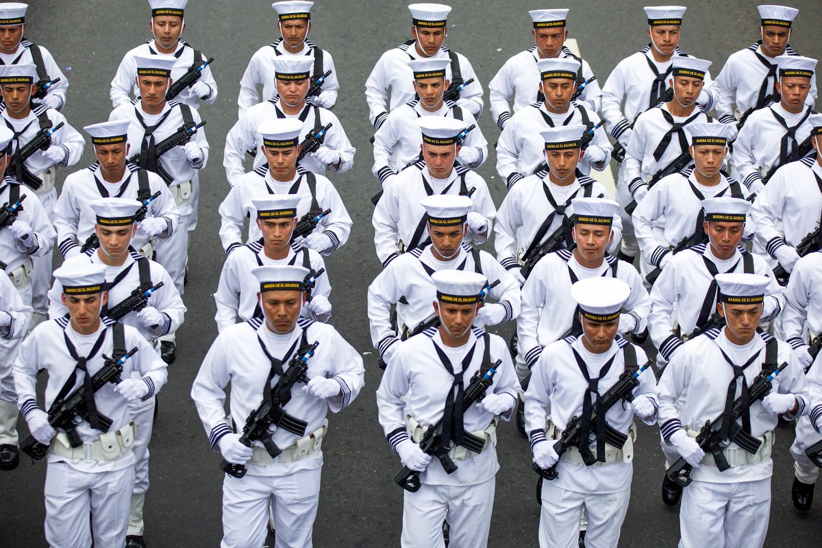 Más de 2,600 hombres y mujeres de Ejército, Fuerza Aérea y Marina Nacional se hicieron presentes en los actos conmemorativos, en honor a los 204 años de independencia.