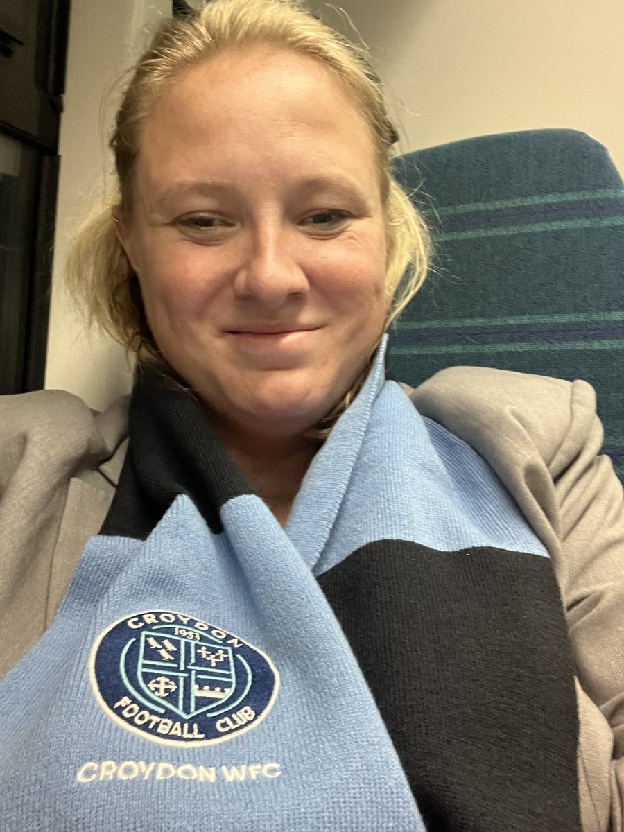 Fab to be at #welovese25 meeting, with some great updates. 

Great to hear from <a href="/em_bowell/">Emma Bowell</a> about the grant for <a href="/CroydonWFC/">Croydon Women's FC</a> which included this fantastic merch. Great to pick up my own scarf, buy yours &amp; support our fantastic team! 

Thanks to the committee for your hard work ❤️