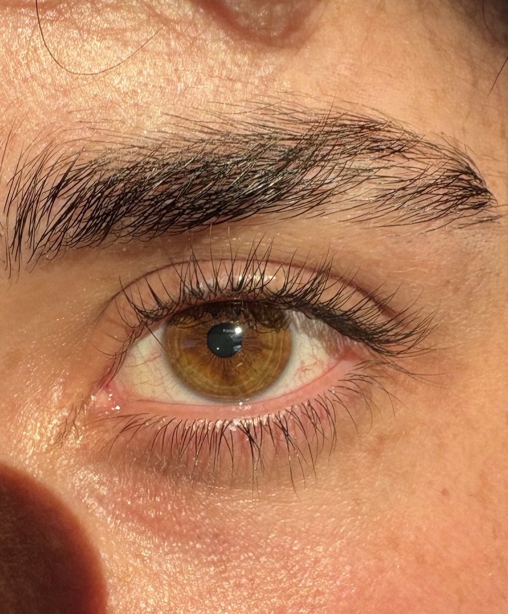 para k luego digan q los ojos marrones son feos