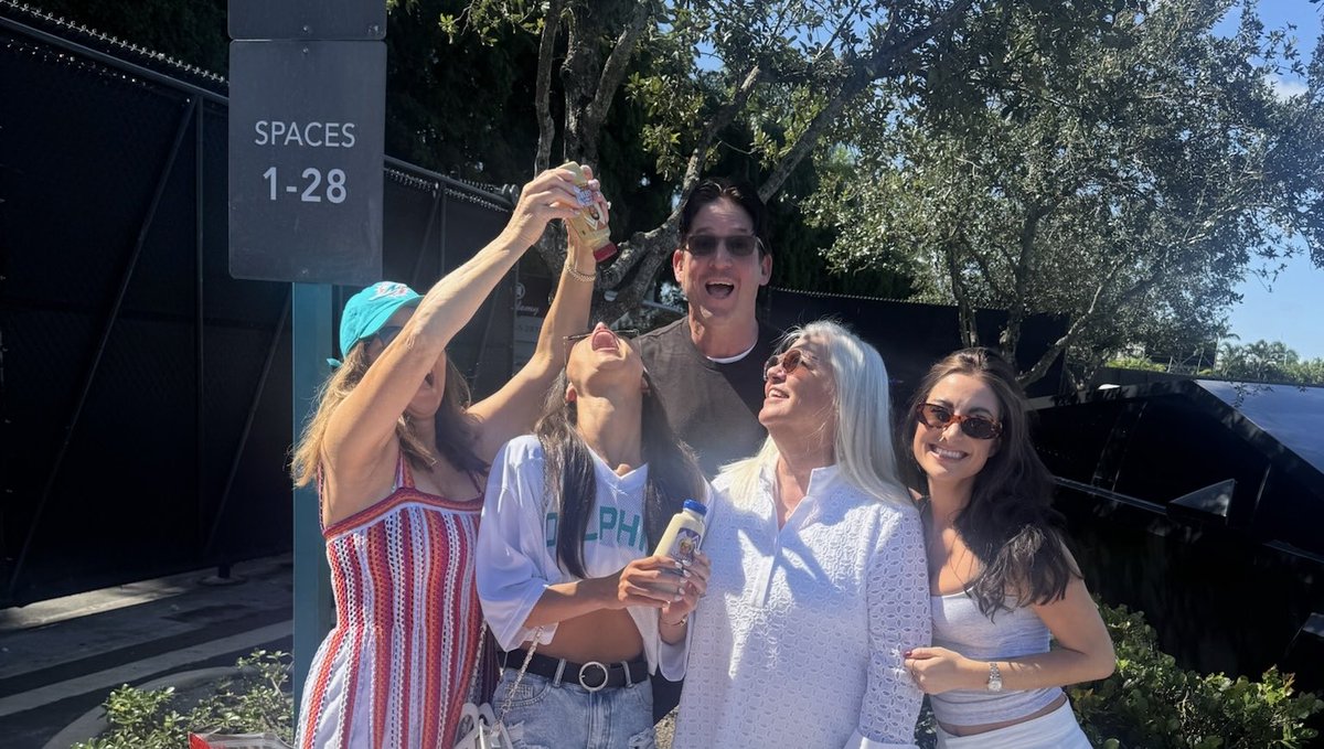 87ed's tweet image. Spent Week 2 in the Sunshine State!!! @LisaMcCaffrey6 and I took a trip down to Miami FLA to see Coach @notoriousmax25 and the ⁦@MiamiDolphins⁩ live while watching the ⁦@49ers⁩ and @CMC_22  on the iPad. Tailgate was off the charts. #TheBigYear 🏈☀️🌴