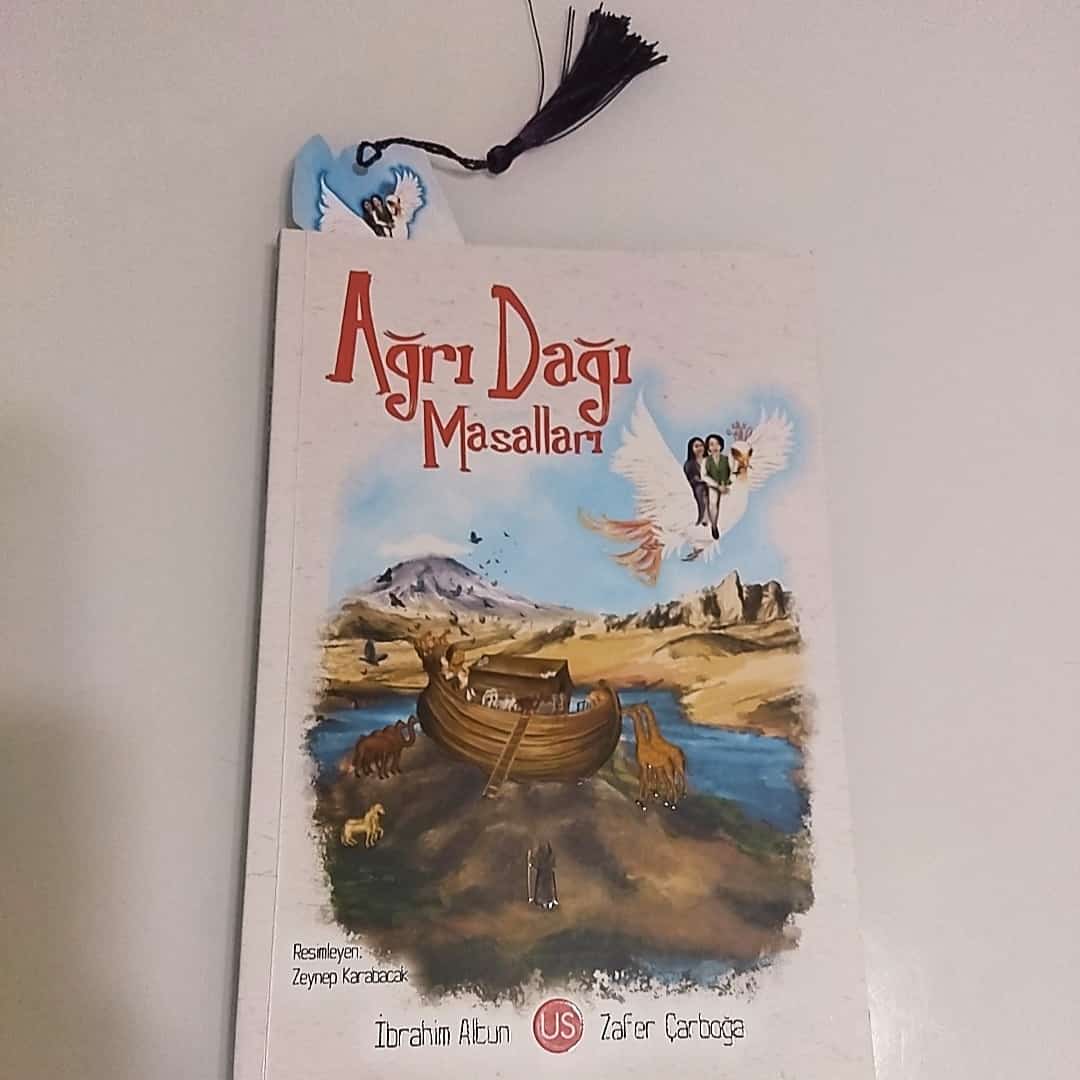 Yazarken en çok keyif aldığım kitaplardan biriydi Ağrı Dağı Masalları. İki hayal dünyasının bir kalemin ucunda birleşmesi, yeri geldiğinde çatışması, nihayetinde orada hayat bulması güzel bir deneyimdi.