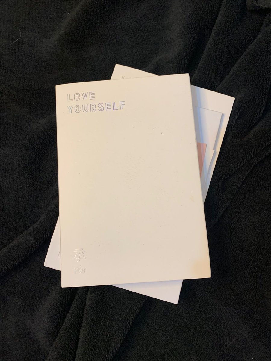 ggukarts's tweet image. VENDO/VENDA BTS

love yourself her versão V incompleto (sem photocard)

— R$ 55,00 + frete (calculado) 
— possui algumas avarias na capa 
— foto e video na dm 
— feedbacks no fixado 
— pix e cartão 12x 

🏷️ bts love yourself venda album