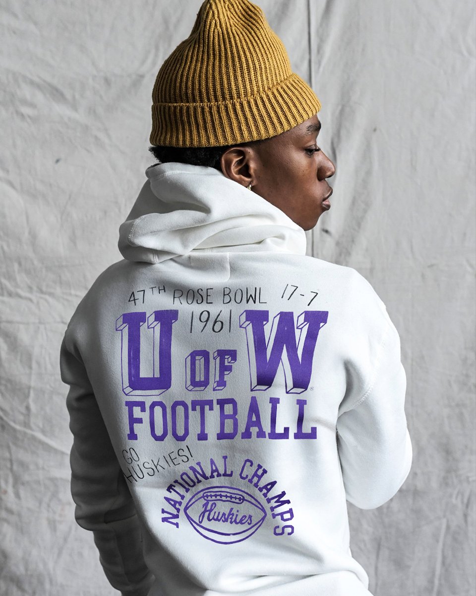rootsoffight's tweet image. Jan. 2, 1961, Pasadena, California. Rose Bowl for the 1960 season.

The Huskies stormed Pasadena &amp;amp; won 17-7, bringing home the first of 2 National Championships, &amp;amp; setting the foundation one of the country’s proudest programs.

@UW_Football 

rootsof.co/washingtonT
