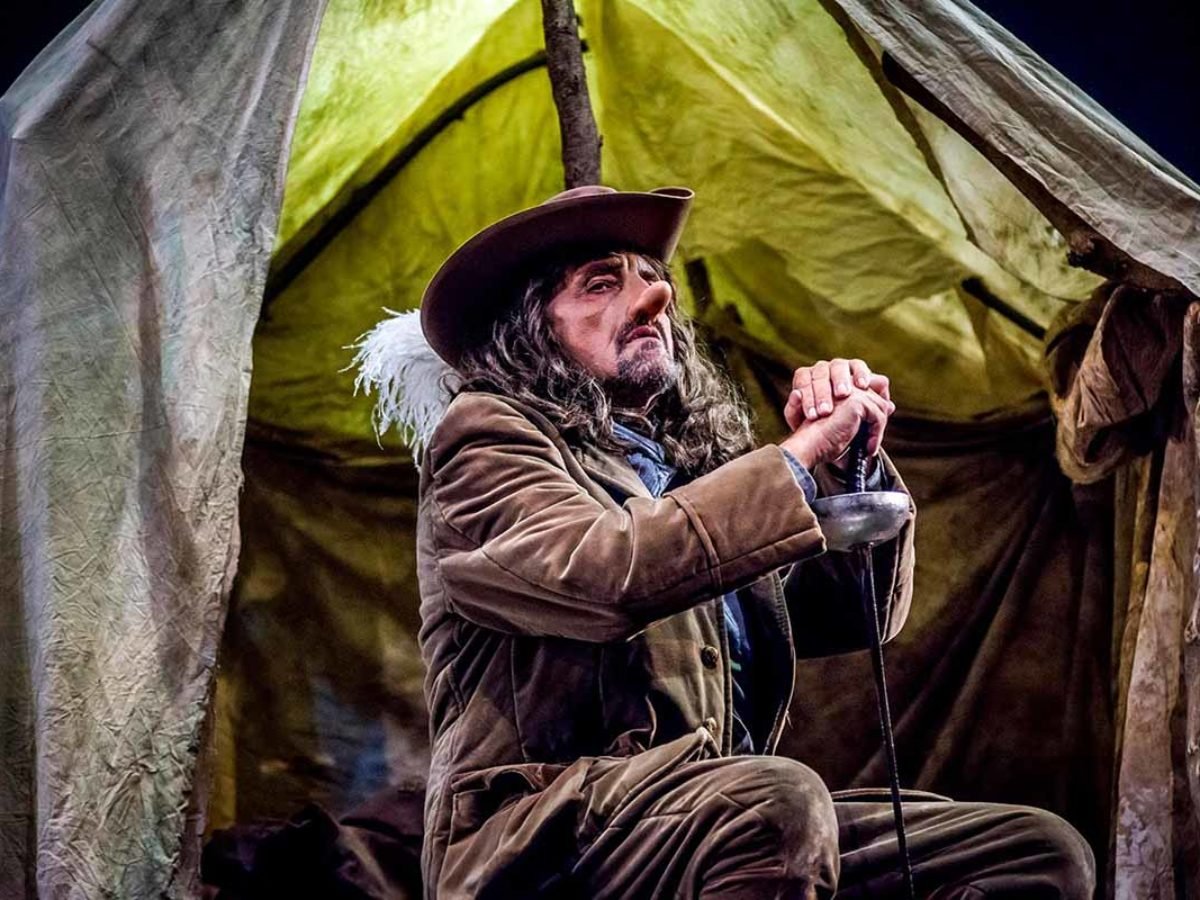 #Ahora en #LaSiestaEsSagrada💤 conversamos con el Puma Goity sobre su llegada al <a href="/TeatroArgentino/">Centro Provincial de las Artes Teatro Argentino</a> con la obra 'Cyrano' el 4 y 5 de octubre. 

💻provinciaradio.com.ar