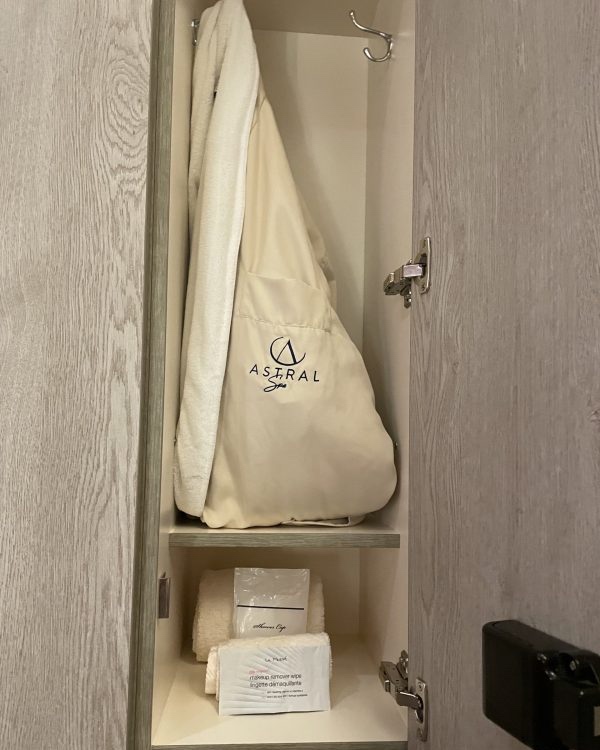 HollmanLockers's tweet image. Relaxation is in the details. Seamless lockers that keep the spa calm, clean, and unforgettable.
#SpaDesign #WellnessSpaces #HollmanLockers