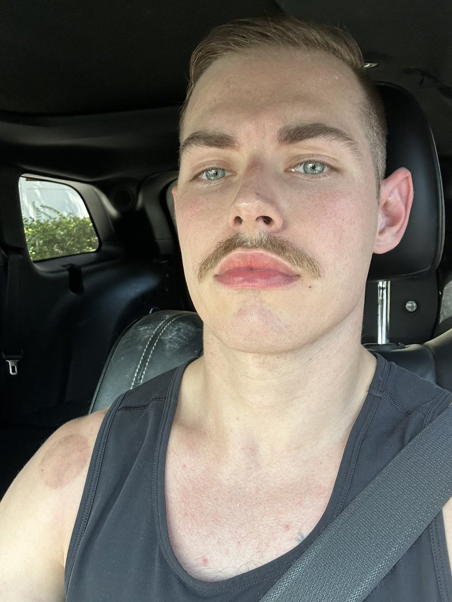 Colonel_Keez's tweet image. 6 years out of the military and I still shave my face and keep a high and tight skin fade #indoctrinated