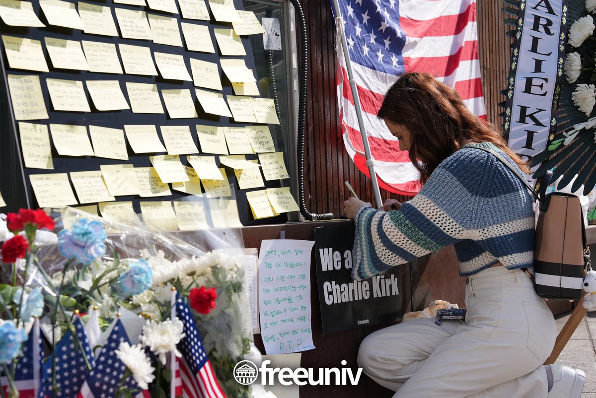 At the memorial in Namdaemun, flowers, the Korean flag, and the American  flag rest side by side. Among countless notes and bouquets, hearts of  gratitude and longing for Charlie Kirk remain. The, image size:1200x802