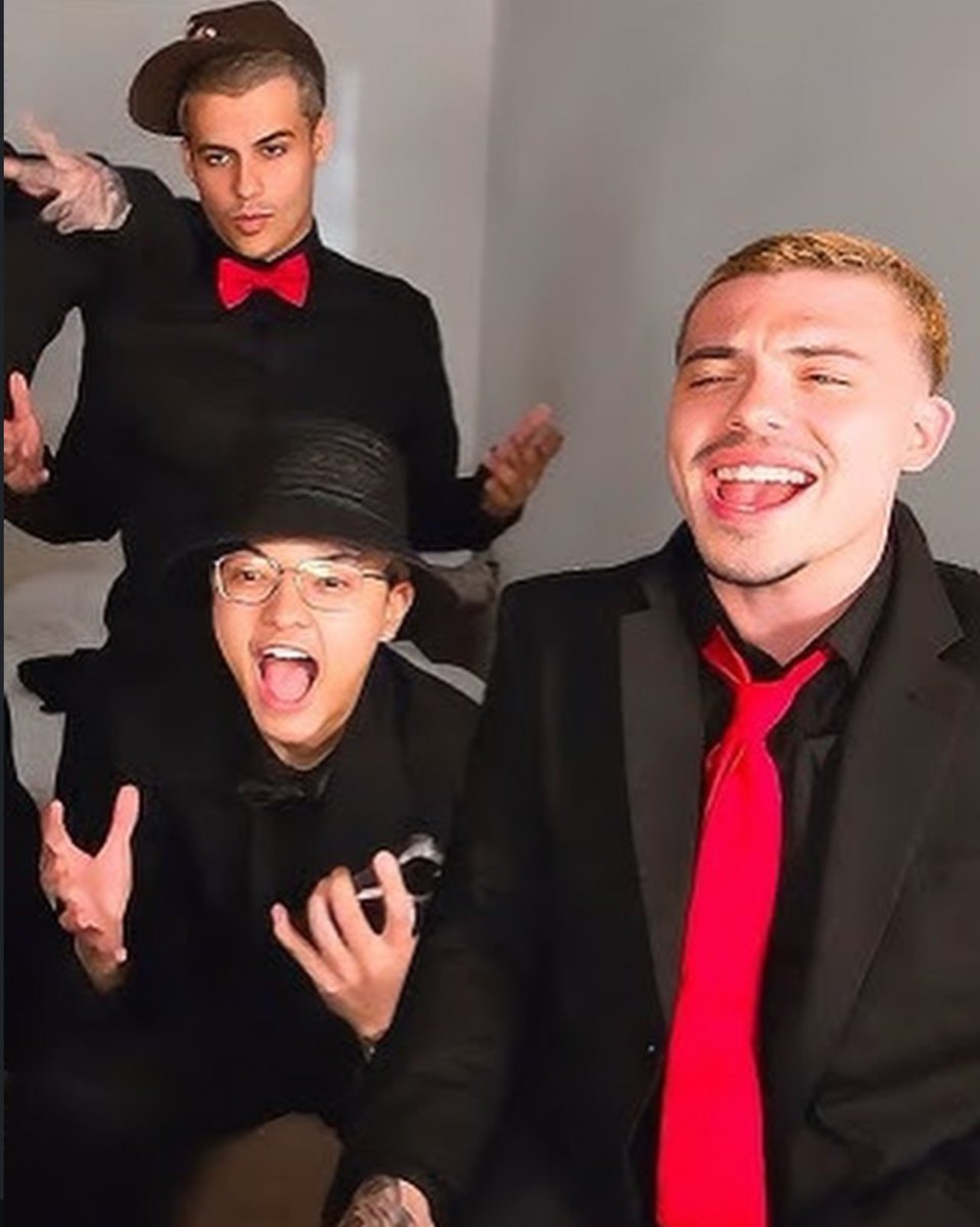 FaZe Clan releases an updated members list 

Adapt
Apex
Jasontheween 
Jev
Kaysan
Lacy
YourRAGE
Replays
StableRonaldo
Rug
Scope
Silky
Swagg
ZooMaa
FaZe Pro eSports Teams