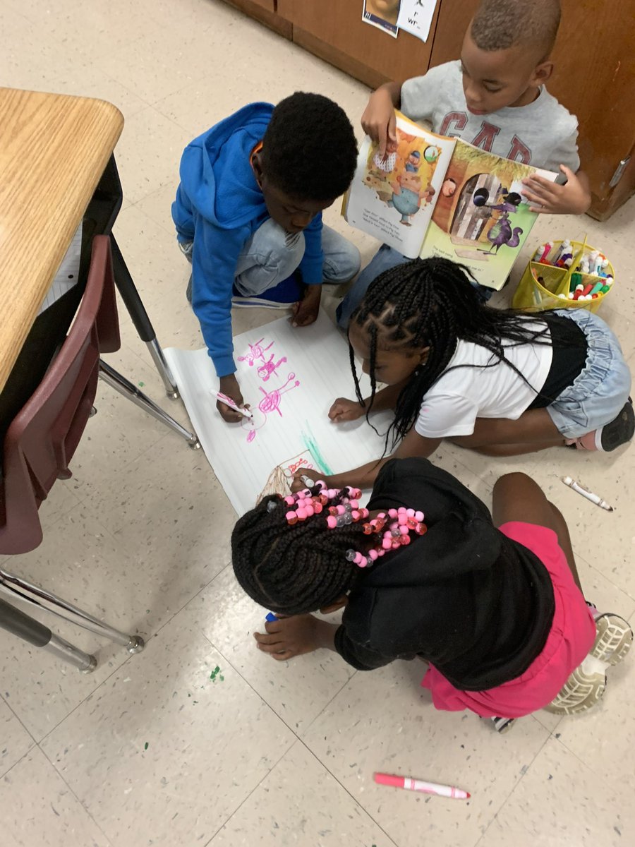 DiggsLatham's tweet image. First graders in Mrs. Edwards’ class drew key details from the story “The Pigs, the Wolf, and the Mud” in small groups. #cooperativelearning #growingbyleapsandbounds #artsintegration
