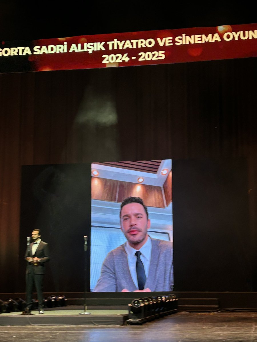 26. Sadri Alışık Tiyatro ve Sinema Ödülleri Töreni devam ediyor. <a href="/salisikodulleri/">SadriAlışık Ödülleri</a> #sadrialışıködülleri