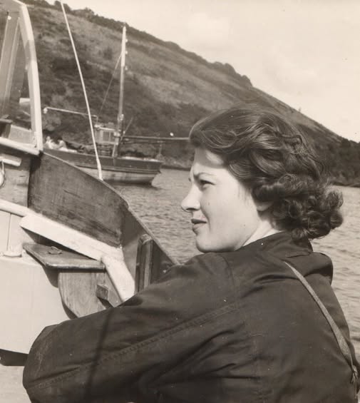 Daphne du Maurier, an avid sailor, lived on a houseboat, "The Isolda," on the River Fowey in Cornwall in the 1940s. Her love for the sea and the Cornish landscape greatly influenced her writing, evident in novels like Rebecca and Frenchman's Creek, where the settings are key.