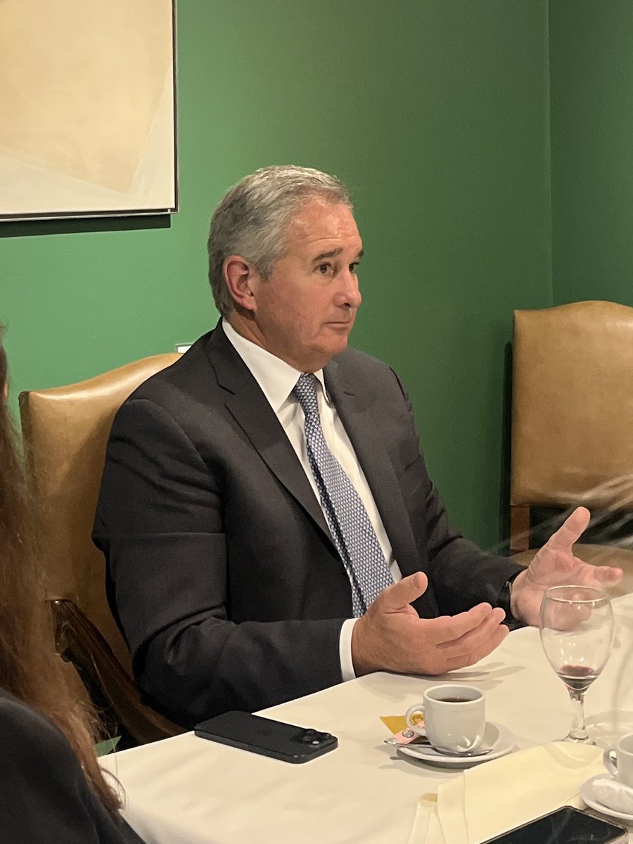 El CARI recibió al secretario de Finanzas de la Nación, Pablo Quirno, en un almuerzo de trabajo en el que participaron destacados miembros del Consejo y especialistas en materia económica. En el encuentro, abordaron los principales desafíos del gobierno a nivel macroeconómico y