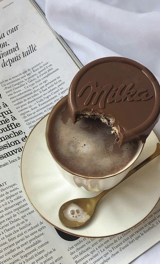 Coffee + chocolate… dip or bite first?✨