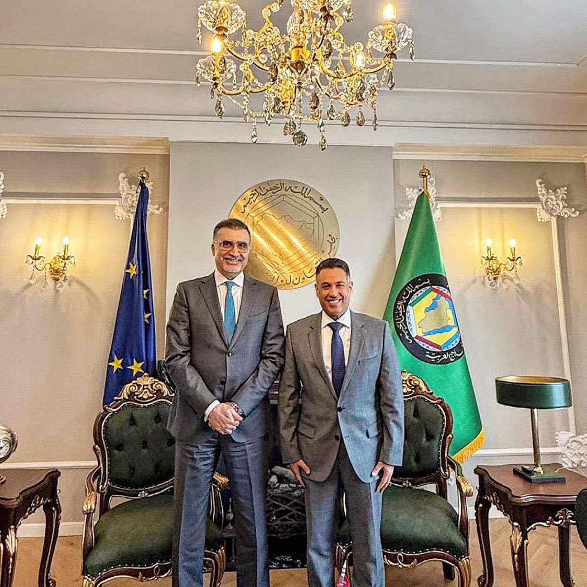 استقبل سعادة السفير/ فهد صقر الجيماز، رئيس بعثة مجلس التعاون لدى الاتحاد الأوروبي في مقر البعثة، سعادة الدكتور السفير/ محمد علي بهزاد، سفير مملكة البحرين المعين لدى مملكة بلجيكا ورئيس بعثتها لدى الاتحاد الأوروبي، معرباً لسعادته عن تمنياته له بالتوفيق والنجاح في مهامه الجديدة