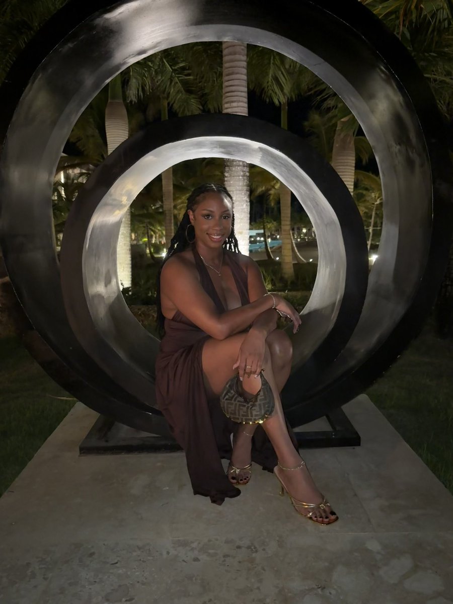 AP♠️ tweet media