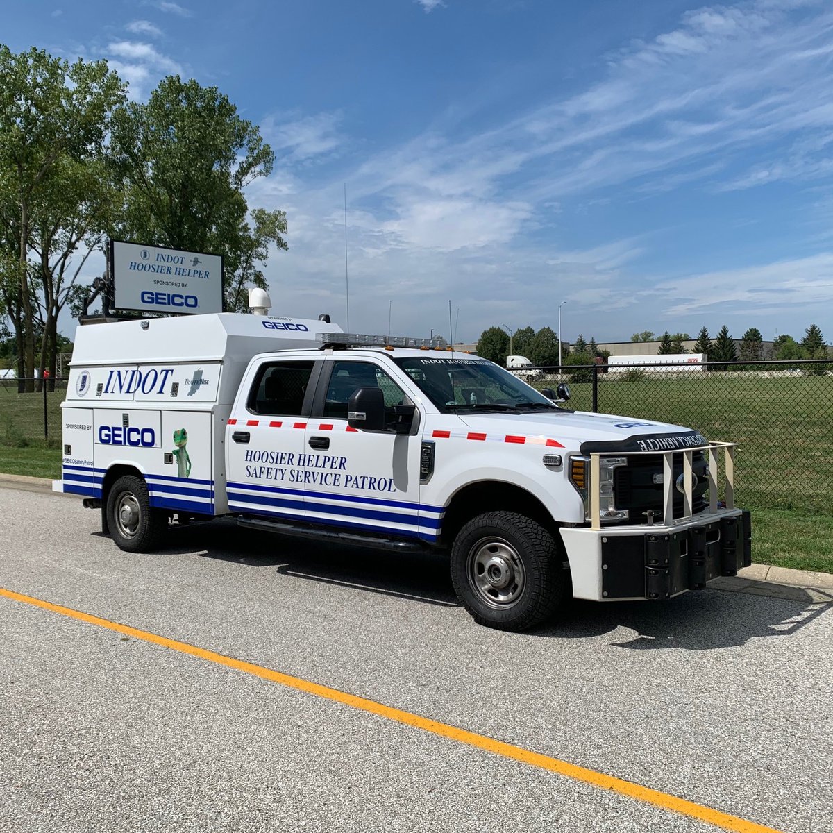 INDOTSoutheast's tweet image. This October:

Oct 18 = Move Over Day – slow down &amp;amp; give space to flashing lights.
Oct 19–25 = Teen Driver Safety Week – positive habits save lives.

The INDOT Hoosier Helpers, sponsored by @GEICO,are here to help keep ALL drivers safe. #GEICOSafetyPatrol #MoveOver