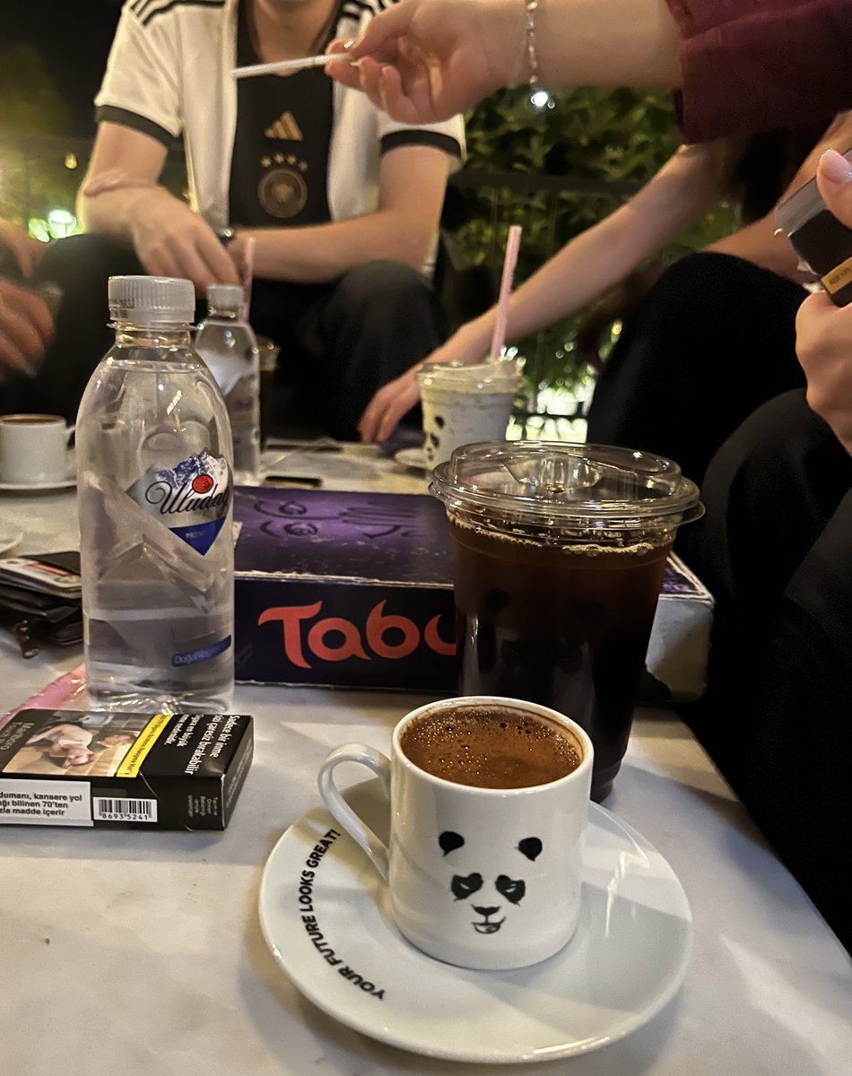 Şimdi sen bilmezsin, benim sana dokunmadan sarılmışlığım var.