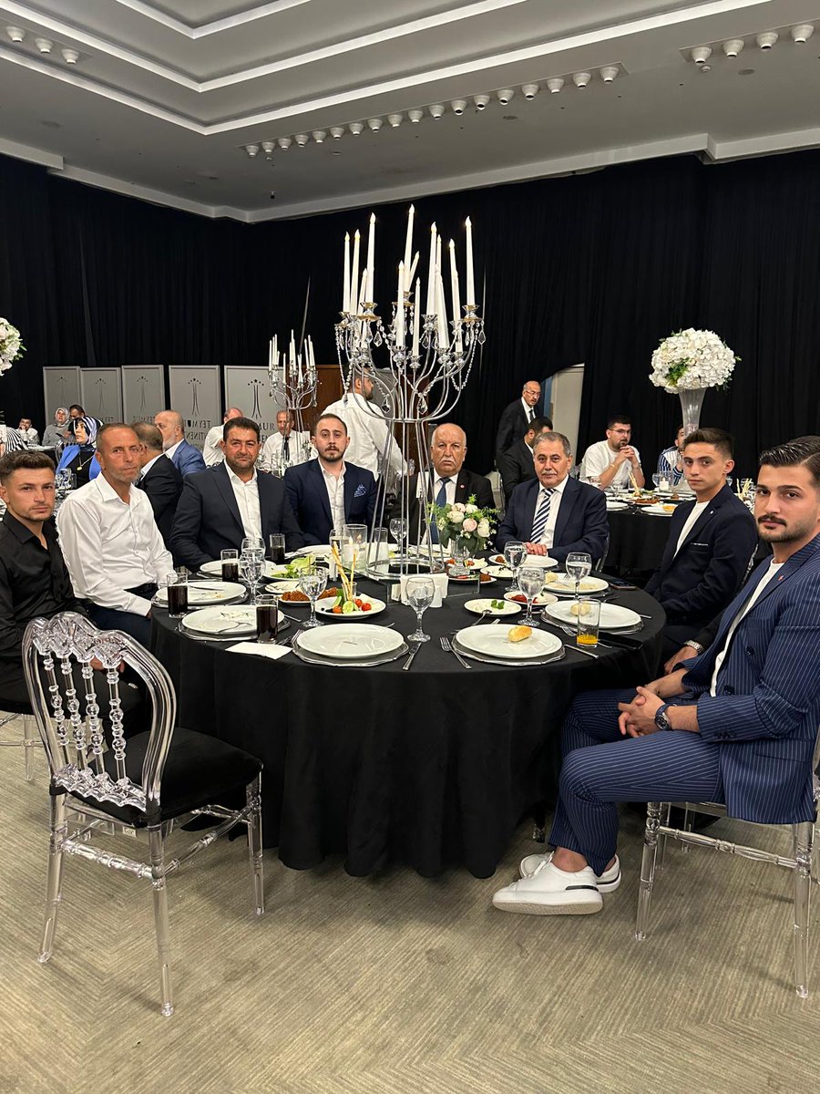 Değerli dostum Mehmet Özyurt'un  biricik evladının düğün merasimine katılarak,  genç çiftlerimizin bir ömür boyu  sürecek mutluluklarına şahitlik ettik.

Rabbim iki cihanda da mutlu ve bahtiyar eylesin.