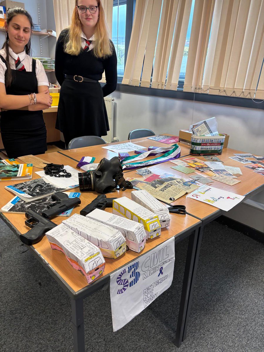 HermitageSocSub's tweet image. Had an amazing time with our history enthusiasts at the P7 Open Evening last Thursday! 🎉 A huge shoutout to our incredible pupil volunteers—your enthusiasm, wisdom, and passion truly made it special. Thank you to everyone who gave up their time 💙 #UNCRCArticle29 @HermitageAcad