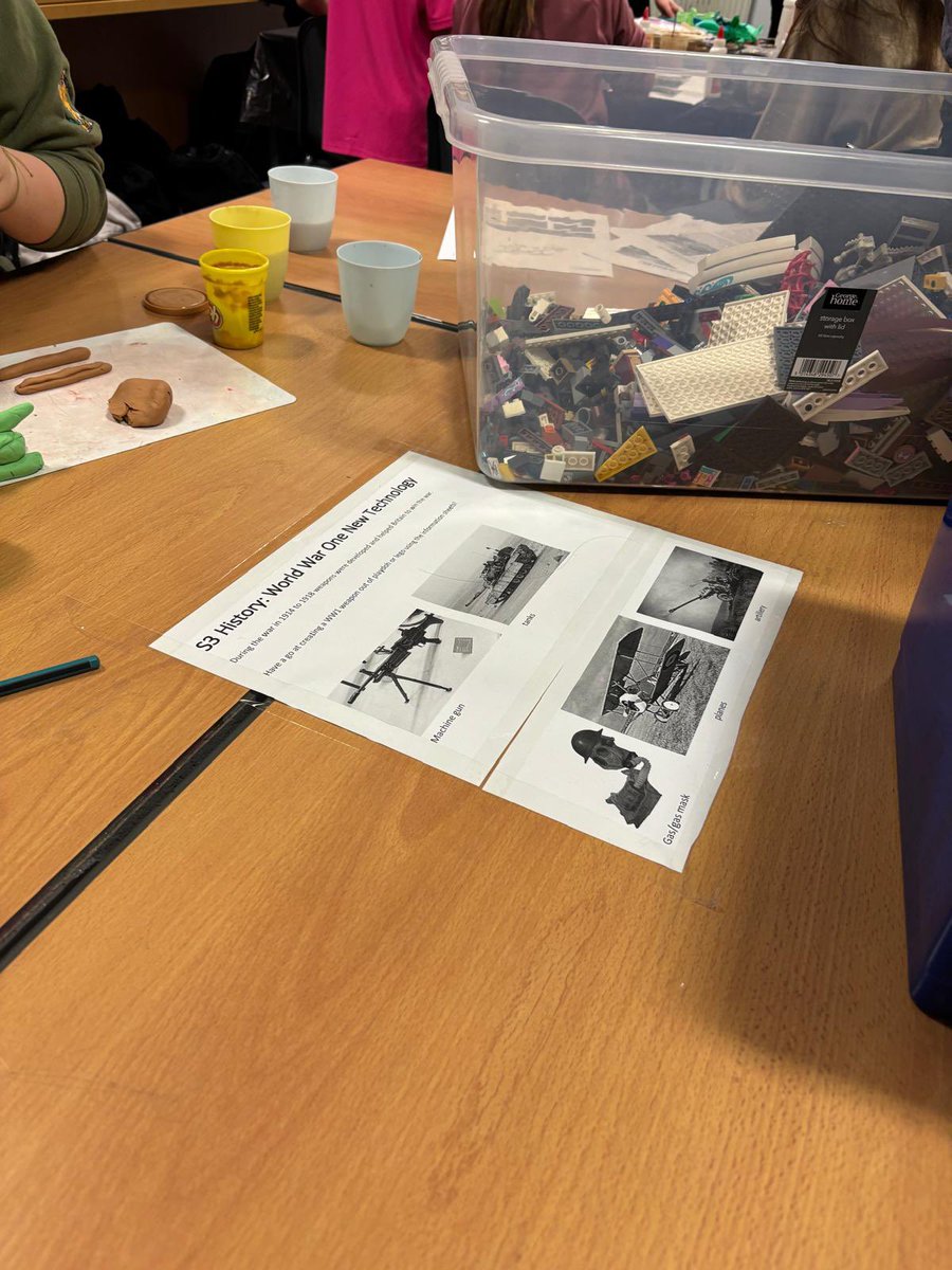 HermitageSocSub's tweet image. Had an amazing time with our history enthusiasts at the P7 Open Evening last Thursday! 🎉 A huge shoutout to our incredible pupil volunteers—your enthusiasm, wisdom, and passion truly made it special. Thank you to everyone who gave up their time 💙 #UNCRCArticle29 @HermitageAcad