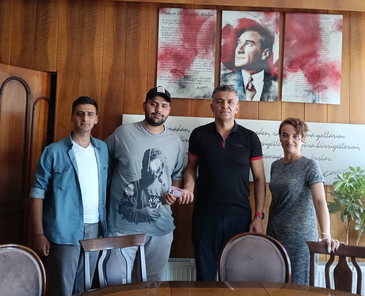 Üyelikleri onaylan Kadir Oçaktan ve Recep Eren Çuhadaroğlu üyelik kartlarını takdim ettik. Yeni üyeliklerinin hayırlı olmasını dileriz.