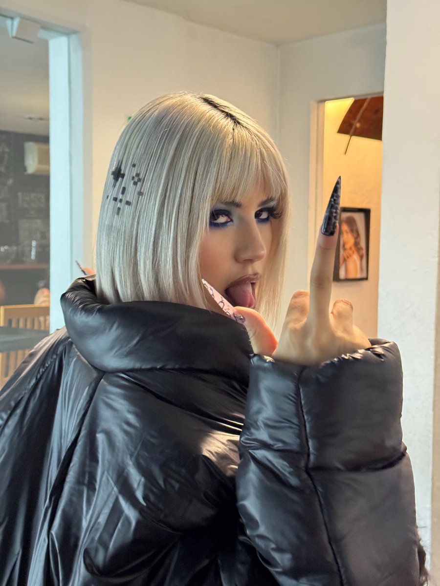 JessicaAudifred's tweet photo. It’s lost lands week 💅🏼 https://t.co/YfQrqJC2wV