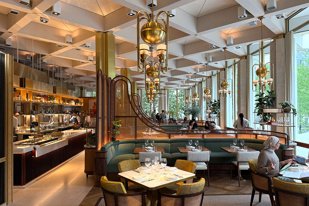 woncomms's tweet image. A New London Legacy Is Born At The Chancery Rosewood

A striking new hotel that has taken over the old Mayfair US Embassy building.

A must visit.

#newhotel #UniversityChallenge #Burnley #nottinghill #corrie #onlyconnect #MondayMotivation #London RT