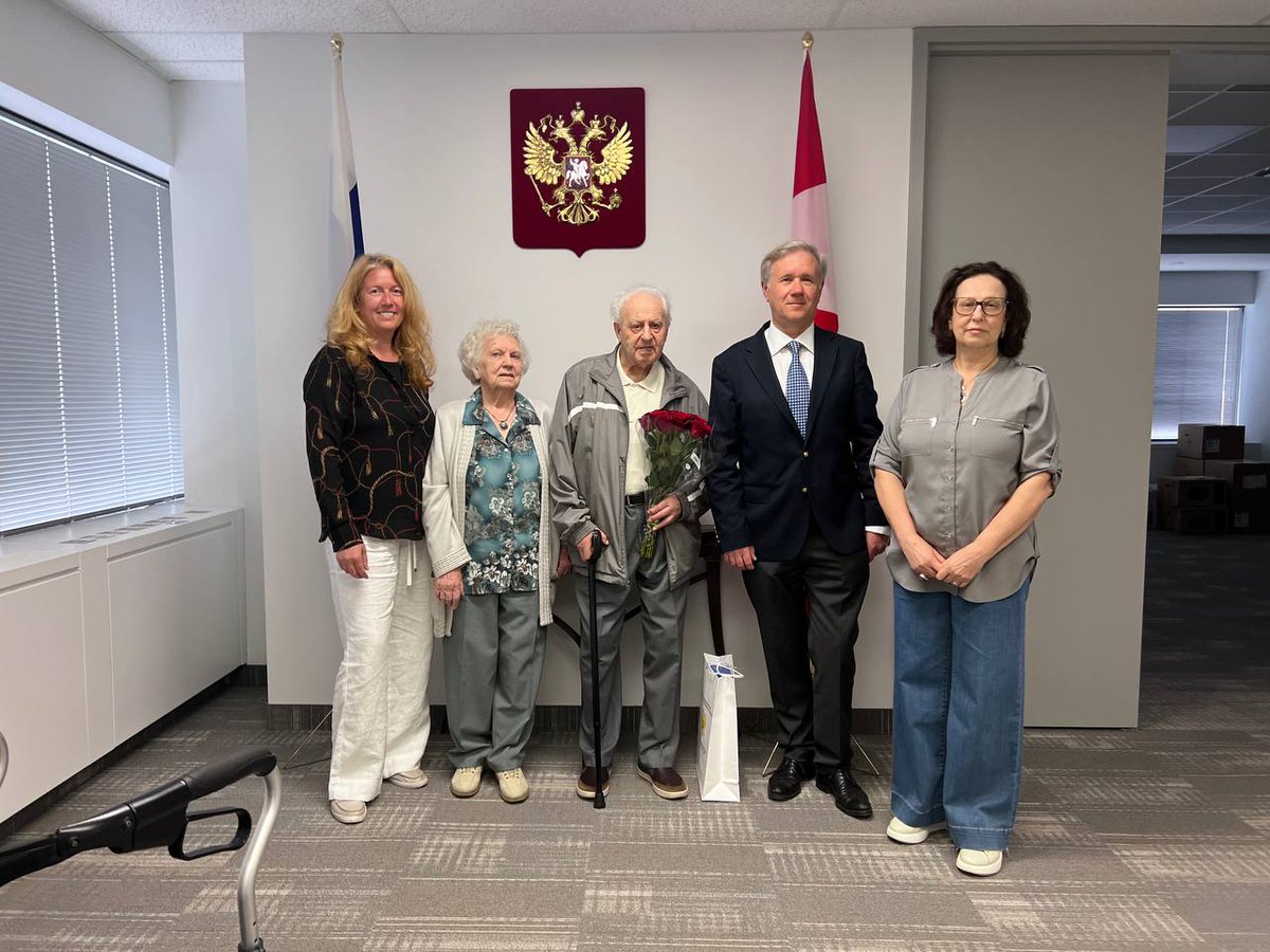 RussianEmbassyC's tweet photo. 🇷🇺On September 15, 2025, Russia’s Consul General in Toronto Vladlen Epifanov congratulated WWII veteran Arkady Gorbunov on his 1⃣0⃣0⃣th birthday.

❗️He also presented greetings from President Putin marking the 80th anniversary of Victory over militarist Japan & the end of WWII.

#WeRemember #Victory80