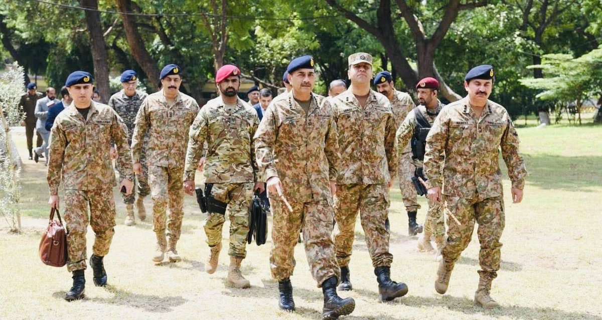 Pak_Osint's tweet image. Pakistan's strength isn't just in its borders—it's in its people, its spirit, and the unwavering resolve of those who defend it. 🇵🇰💪 #PakistanZindabad #ProudPakistani #JeevayPakistan