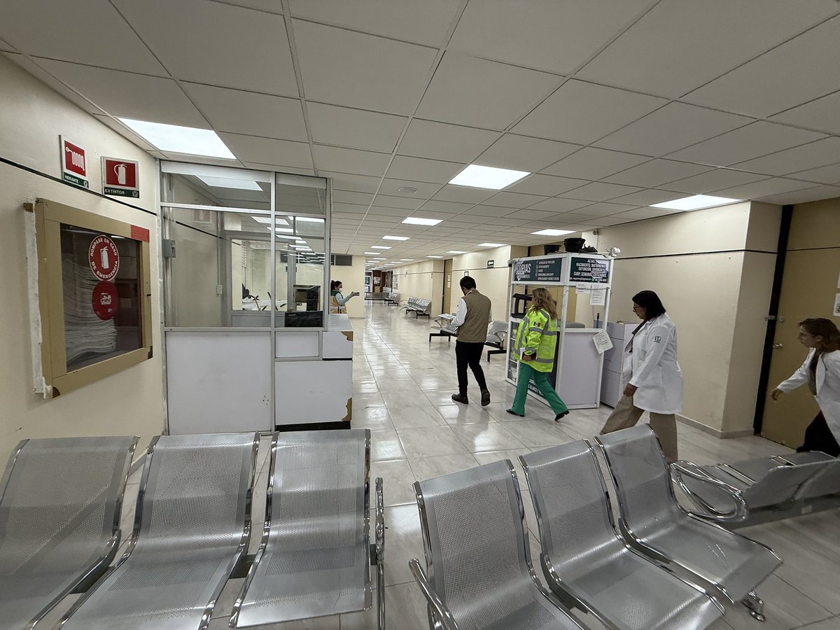 zoerobledo's tweet image. 🔔 Supervisamos los trabajos de limpieza y rehabilitación en el Hospital General de Zona No. 53, en Los Reyes La Paz, Estado de México.

Nuestro hospital resultó afectado por las intensas lluvias de ayer, debido a la fuerza del agua que pasa detrás de la barda perimetral.

La…