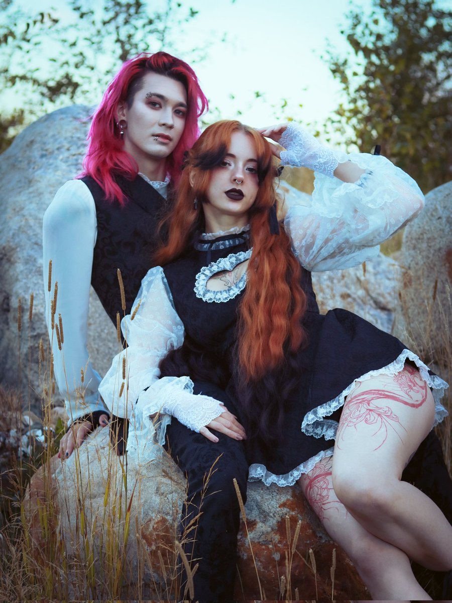 Hungry for more, and you won't escape 🖤
The vampire beauty by my side is <a href="/theunimartin/">unimartin</a> 🥀🌹
- My dress is from <a href="/Vinaofthevalley/">Vina of the Valley</a> 🩷