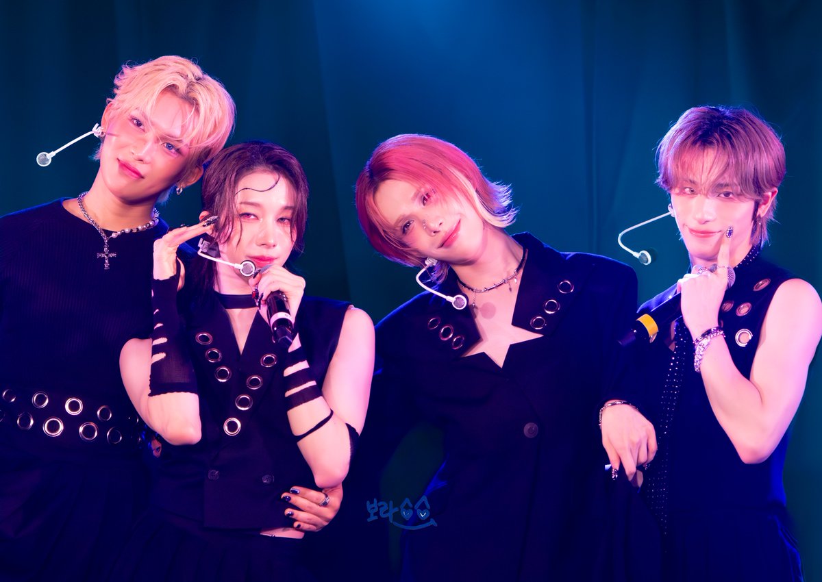Family ❤️🩷💙💛
#XLOV #WUMUTI #RUI #HYUN #HARU #엑스러브 #우무티 #현 #루이 #하루