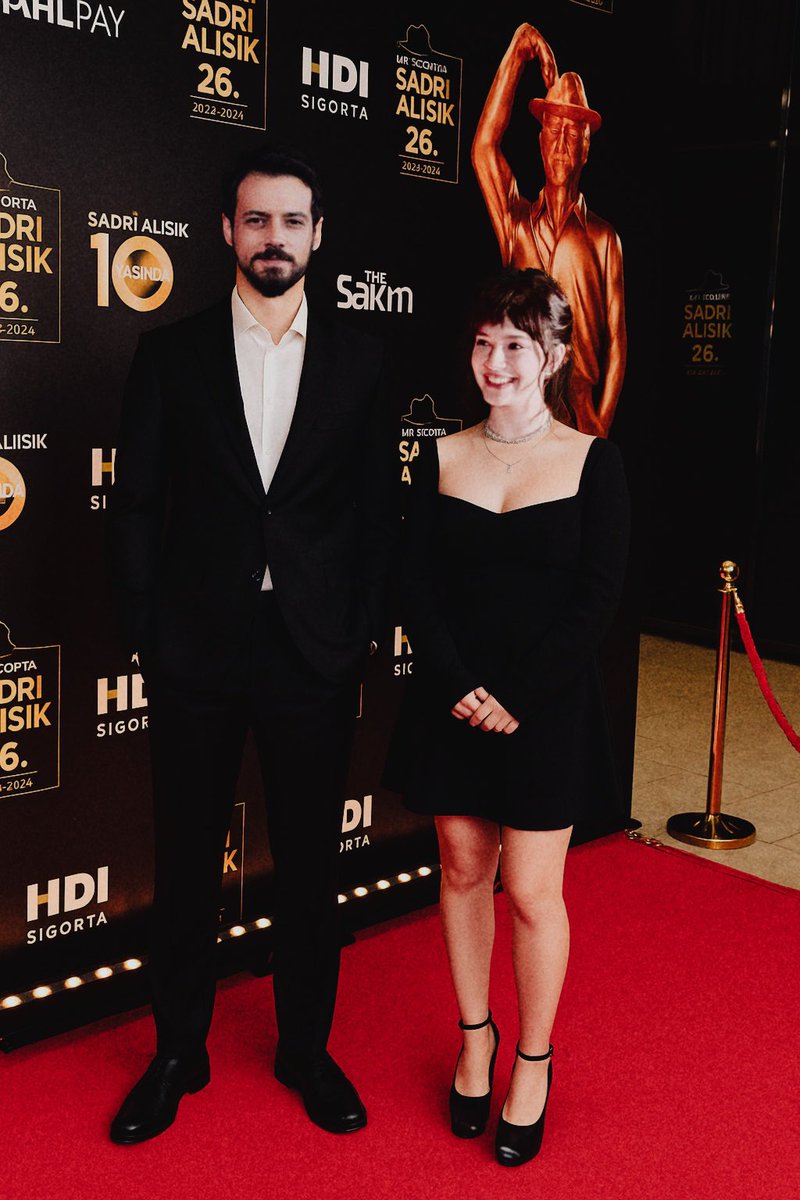 dünyada yalniz ikiniz kalsaniz real olur muydunuzz