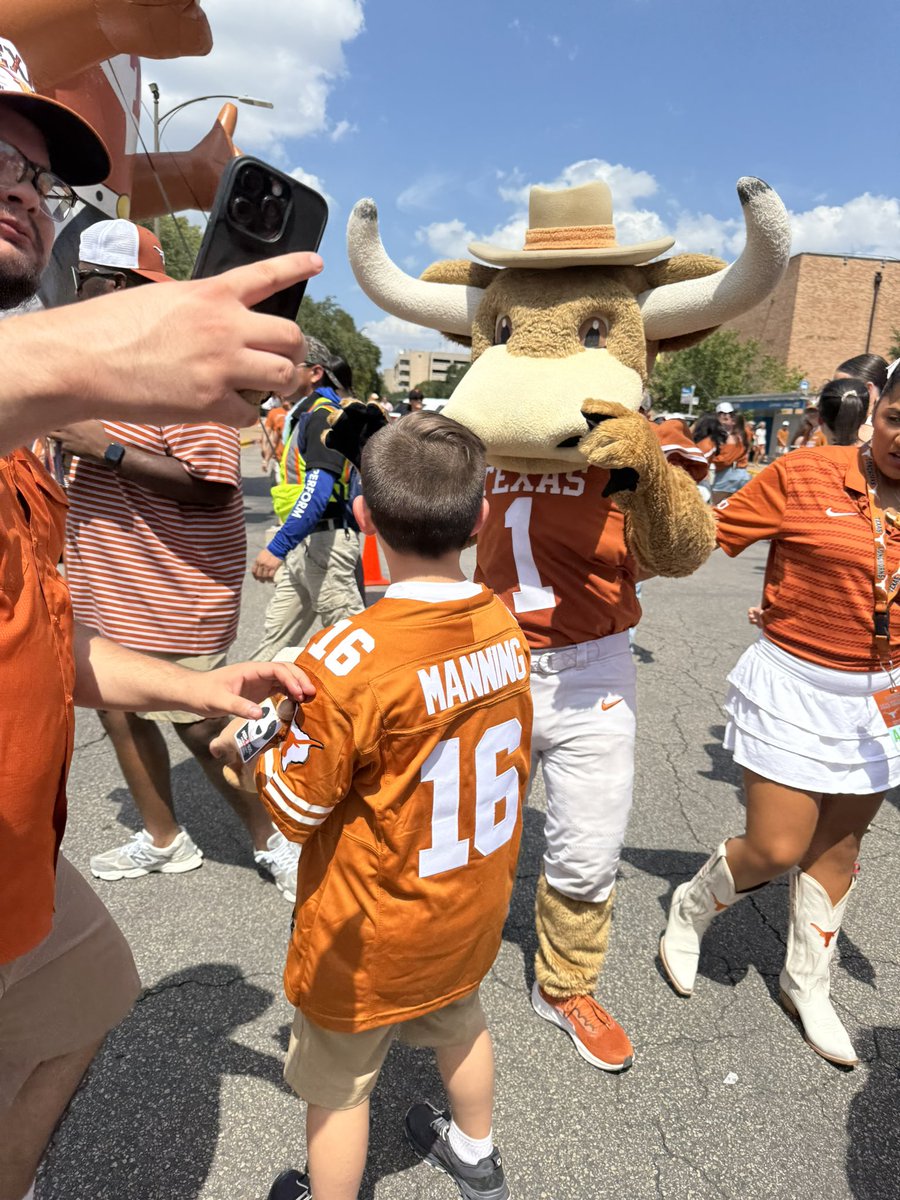 BE_Mooy's tweet photo. What a wonderful weekend โฆ
#TYILYDYM
#HookEm ๐ค๐ป https://t.co/gi7oaClhpb