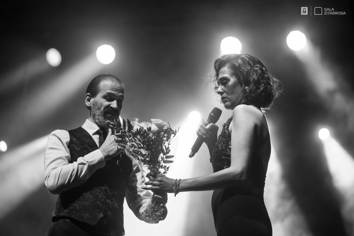 SalaZitarrosa's tweet photo. #ValeriaLima presentó "De Fiesta y Arrabal" junto a #ModoRumba, dentro del Ciclo MAREA.

Una velada a puro tango y rumba flamenca con una sala llena.

Fotos @Lucia1305 https://t.co/IHk0Wzb2Yb
