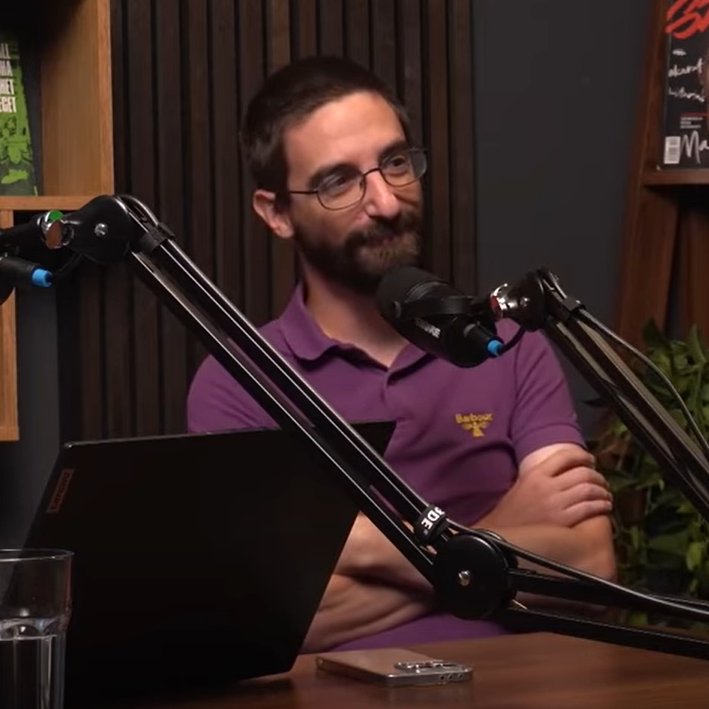 Bizonyíték van rá, hogy nem csak morcosan tudok nézni podcast alatt!