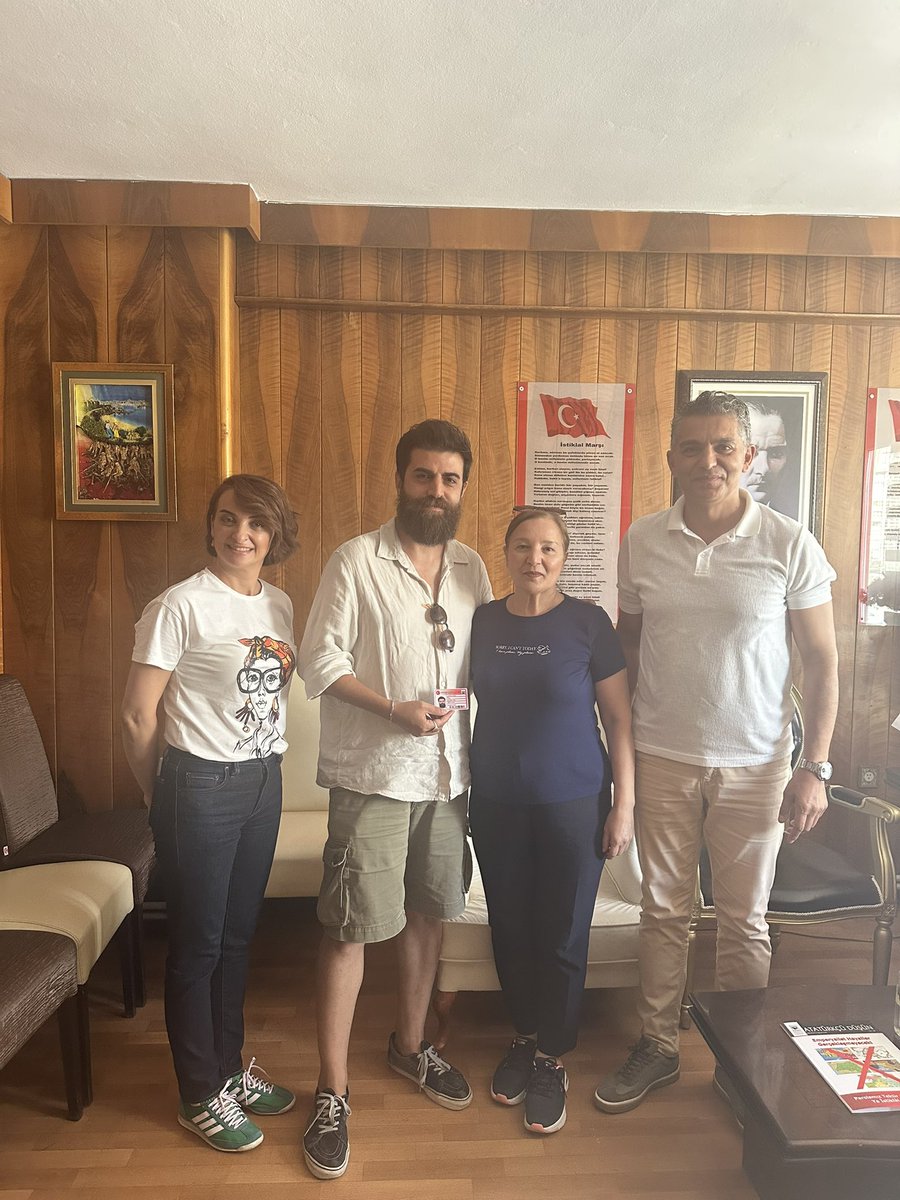 Değerli üyemiz Mimar Çağdaş Ozan Kılıç’ın üyelik onayı sonrası kartını yönetim kurulu üyemiz Şehriban Peker tarafından takdim edilmiştir. Bu değerli üyeliğin sağlık, mutluluk ve başarı getirmesini temenni ederiz.