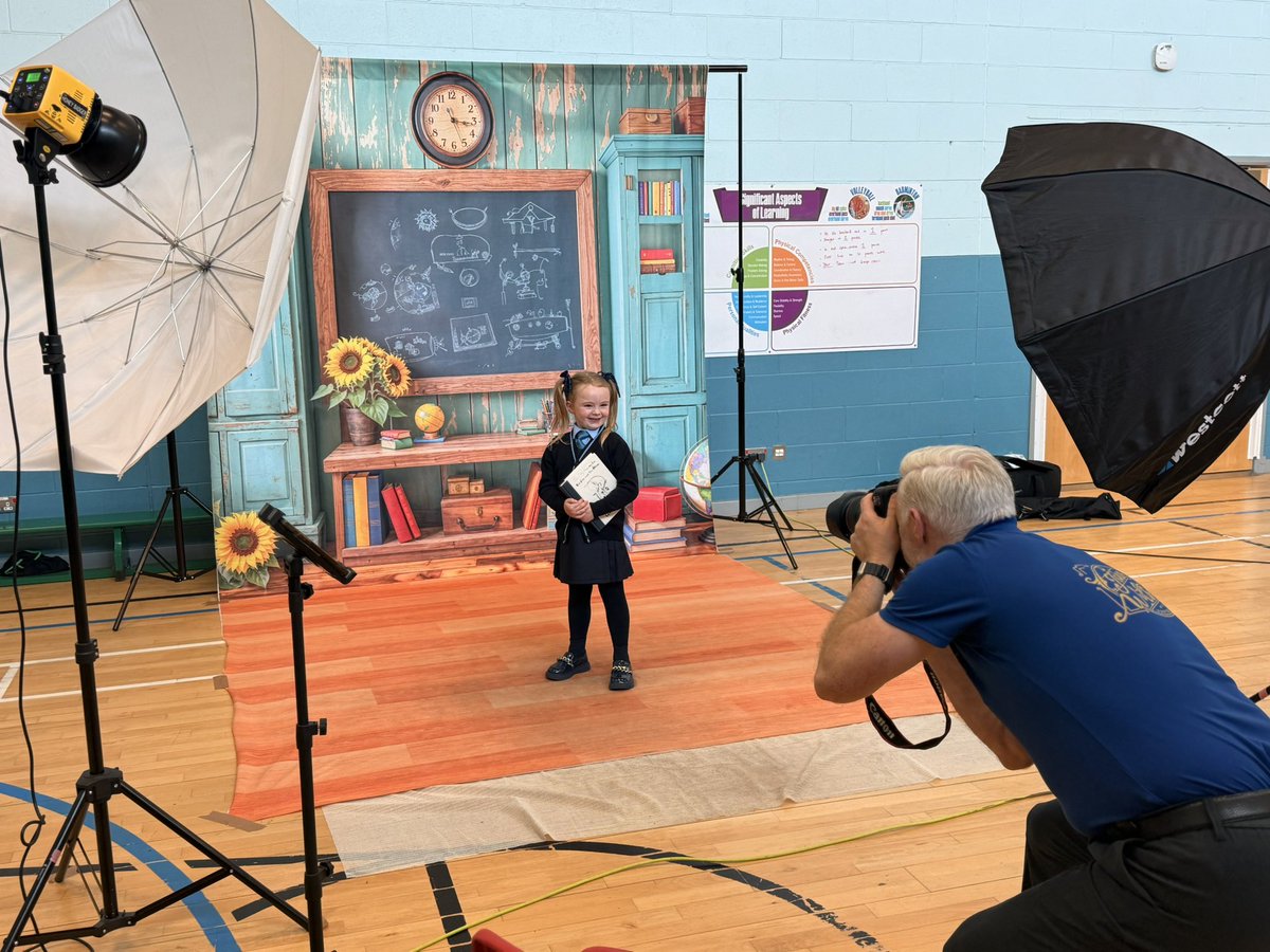 StBernardsPS's tweet image. 📸 @wilsonphotoz was in the school today capturing all the new Primary 1 smiles. Here's a little sneak preview of what's to come! #P1 #HappyFaces 😁📸