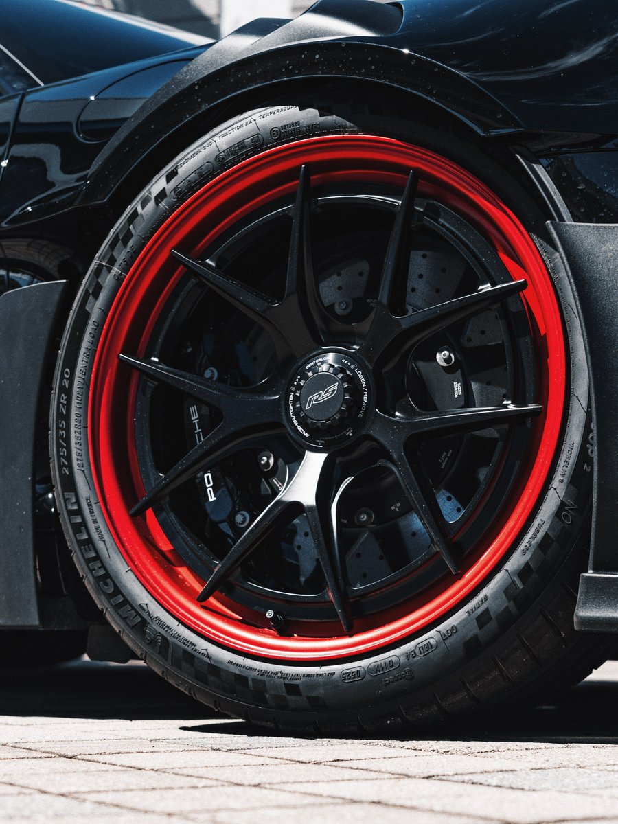 KFLETCH___'s tweet photo. A car built for Darth Vader. New work for Porsche and VelosDesign. Full @manthey_racing GT3RS 992 https://t.co/S2SW8GRrfw