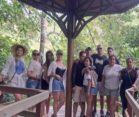 MAE_Zonal4's tweet photo. #Manabí 📍✨

Este fin de semana, 120 aventureros se dejaron cautivar por la magia del Sendero Pasaje del Mono 🐒🌿 y la belleza inigualable de la Isla Corazón y Fragatas 🐦🌊.
Un encuentro con la naturaleza que inspira, conecta y enamora 💚🌞. https://t.co/xJzfAuxMig