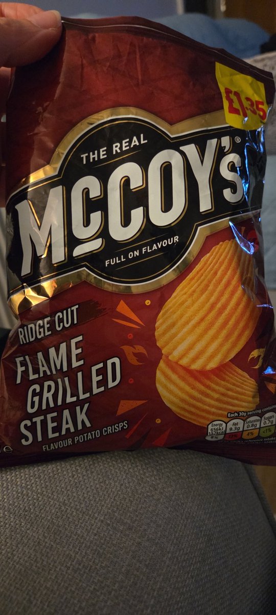 Le_tish's tweet photo. @McCoys treated myself to the big bag, and absolutely tasteless. Did someone forget to add the flavour, cause not an ounce of flavour in the whole pack. https://t.co/khkKWngywb