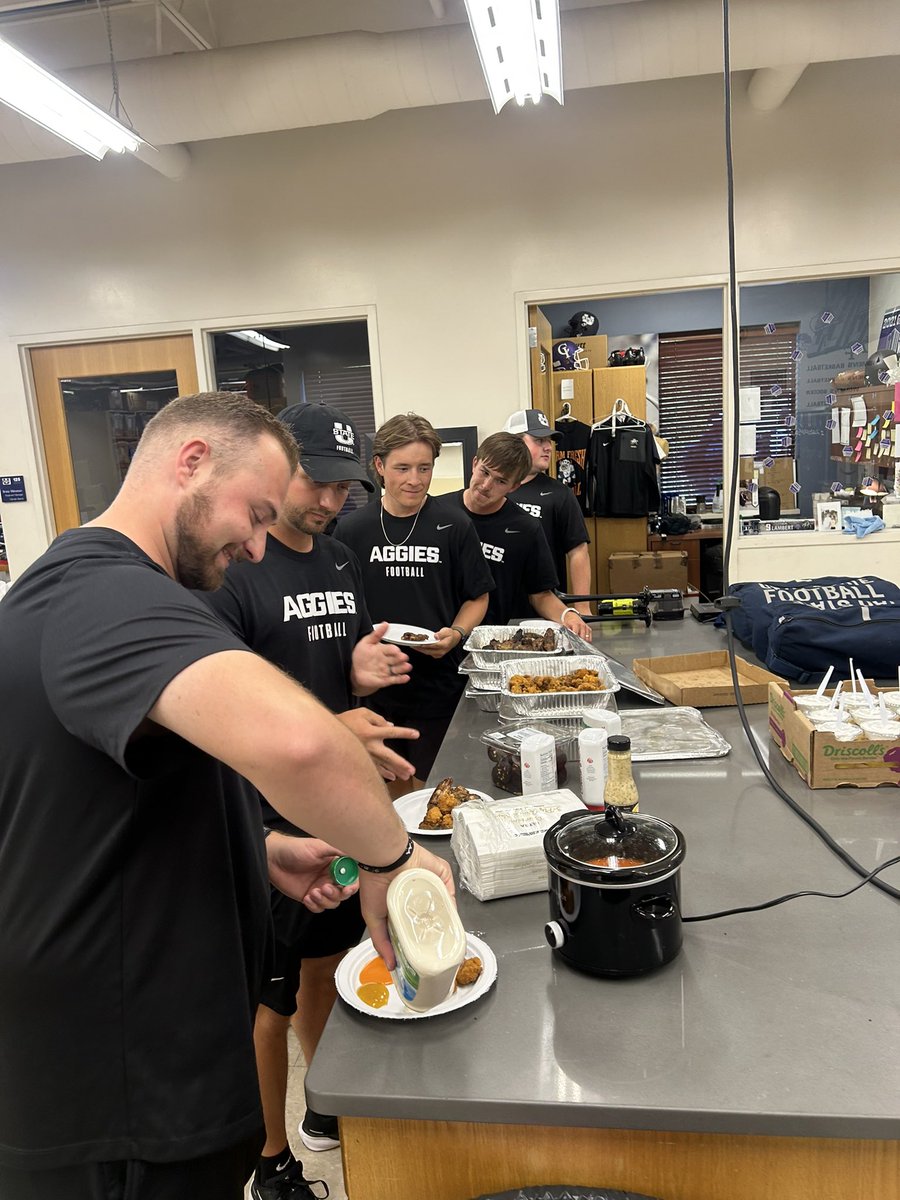 Big shoutout to <a href="/BeckiLawver/">Becki Lawver</a> and <a href="/USUFBTRUCK/">USU Football Truck</a> for feeding the student managers for EVERY home game. We appreciate you guys so much!  

#AggiesAllTheWay