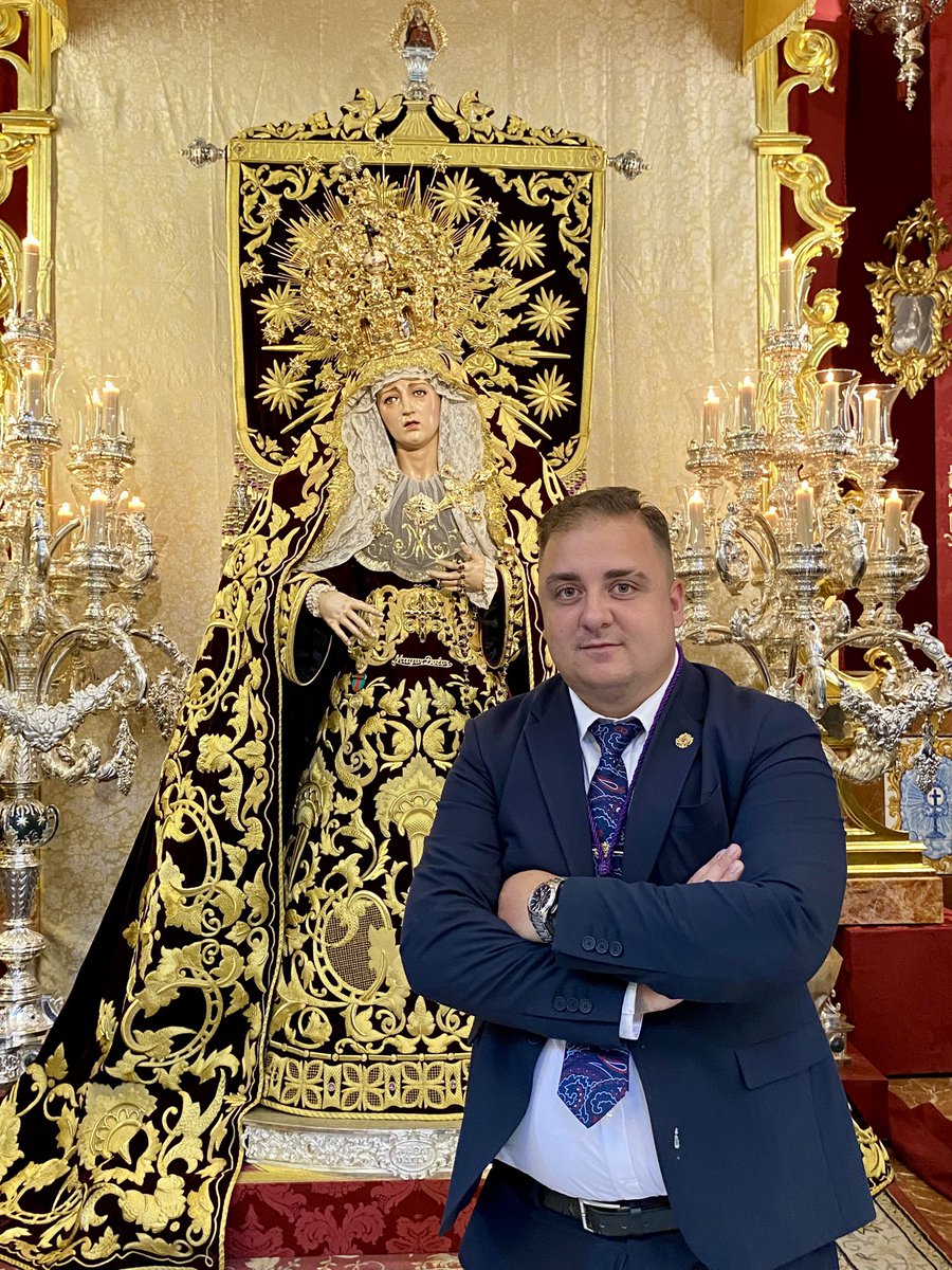 Sramayordolor's tweet photo. 📸 JUNTA DE GOBIERNO | Tras la Solemne Eucaristía de ayer, nuestra Mayordomía juró en la nueva junta de gobierno de la Hermandad Sacramental y asumiendo oficialmente nuestros cargos para el periodo 2025–2029.

#CofradiasMLG #RCFusionadas https://t.co/HBIFhqxwz0
